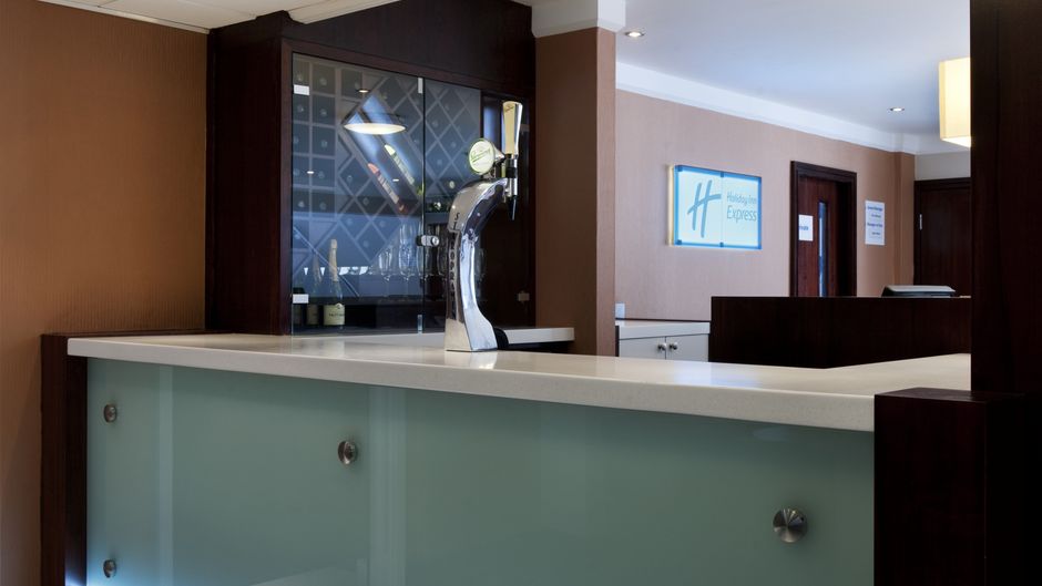 Holiday Inn Express Leeds East Lobby