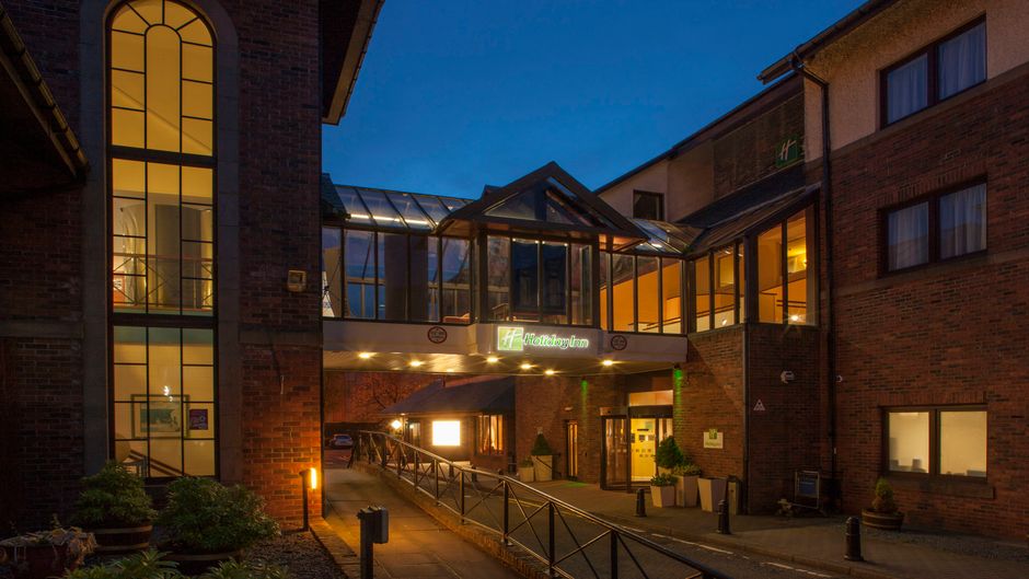 Holiday Inn East Kilbride Exterior