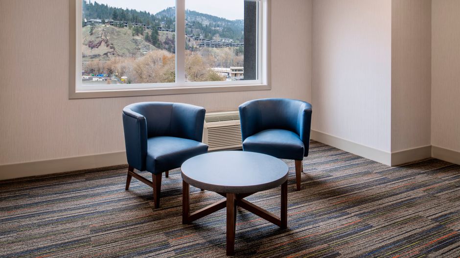 Holiday Inn Express & Stes Kelowna East Lobby