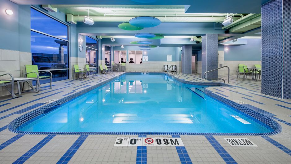 Holiday Inn Express & Stes Kelowna East Pool