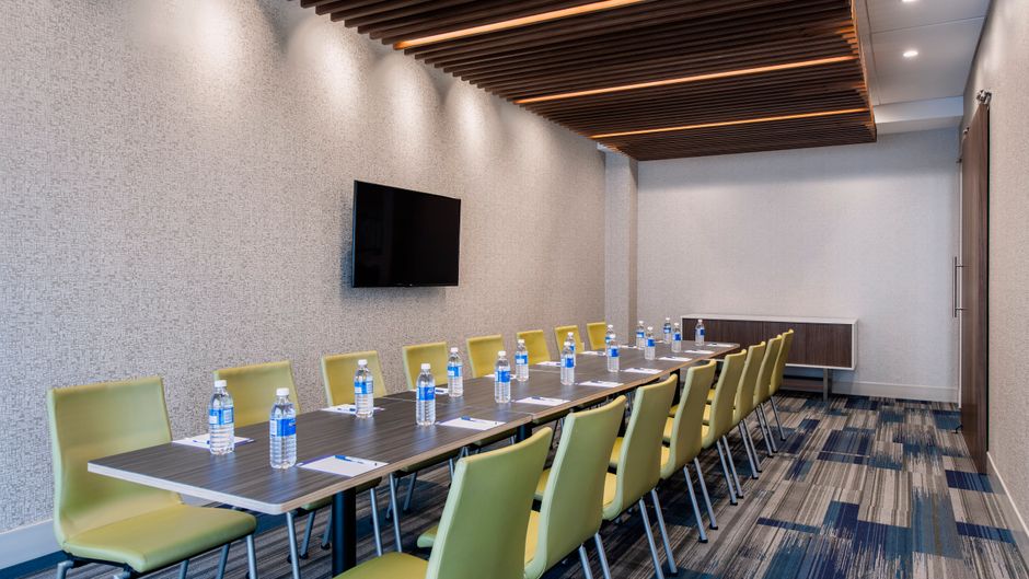 Holiday Inn Express & Stes Kelowna East Meeting
