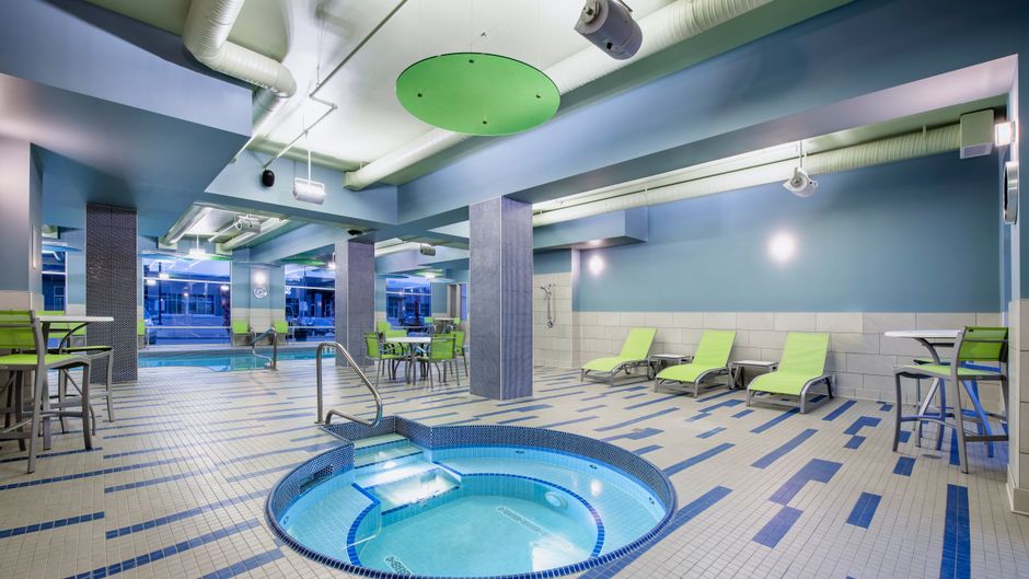 Holiday Inn Express & Stes Kelowna East Pool