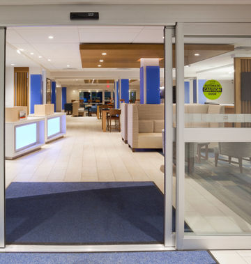 Holiday Inn Express & Suites Downtown
