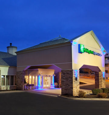 Holiday Inn Express & Suites Airport