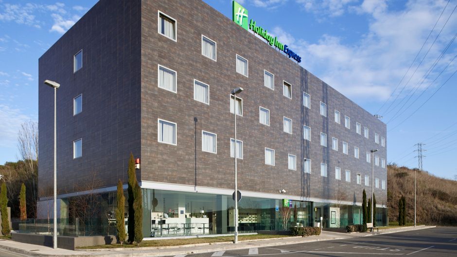 Holiday Inn Express Pamplona Exterior
