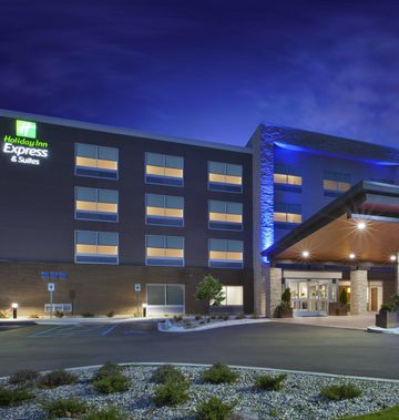 Holiday Inn Express & Stes Airport North