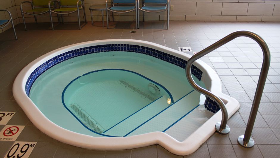 Holiday Inn Express Yorkton East Pool