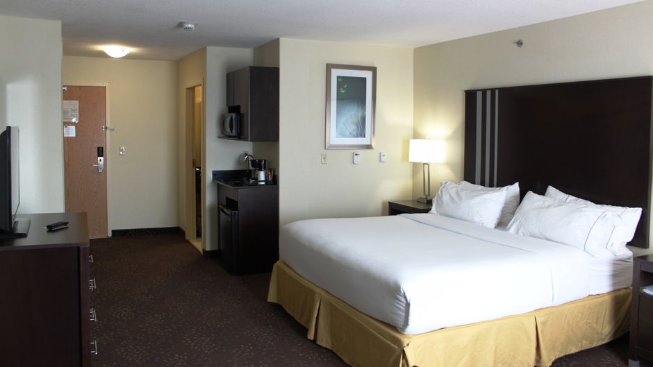 Holiday Inn Express Yorkton East Room