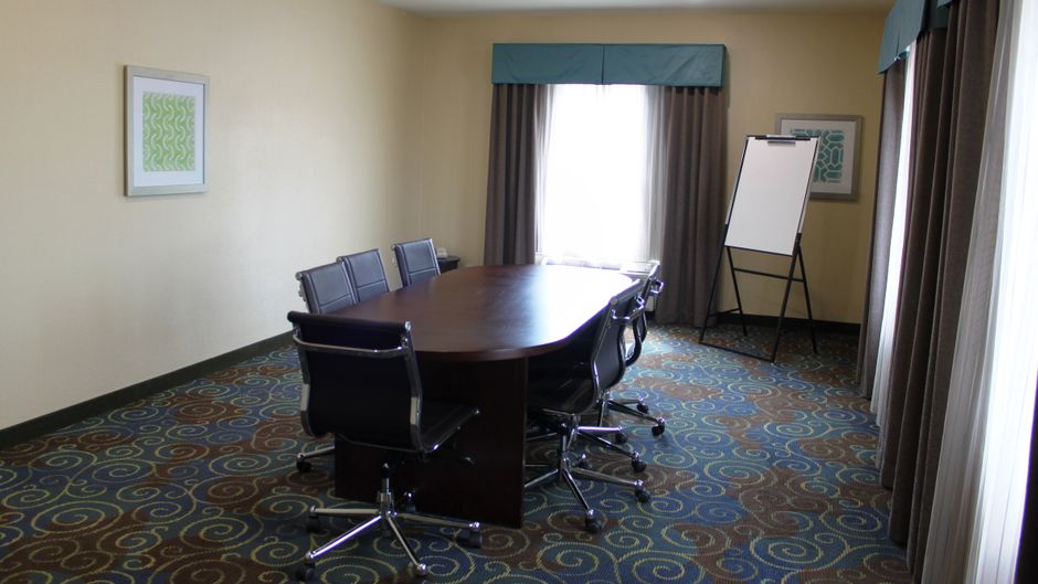 Holiday Inn Express Yorkton East Meeting
