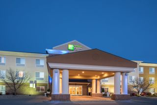 Holiday Inn Express Hotel & Suites