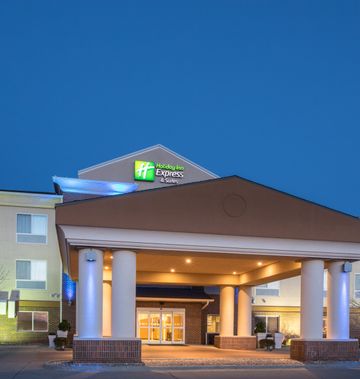 Holiday Inn Express Hotel & Suites