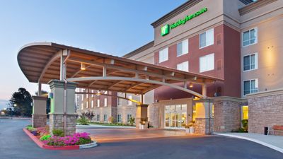 Holiday Inn Hotel & Suites