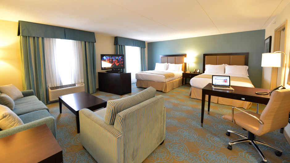 Holiday Inn Express & Stes Waterloo Suite