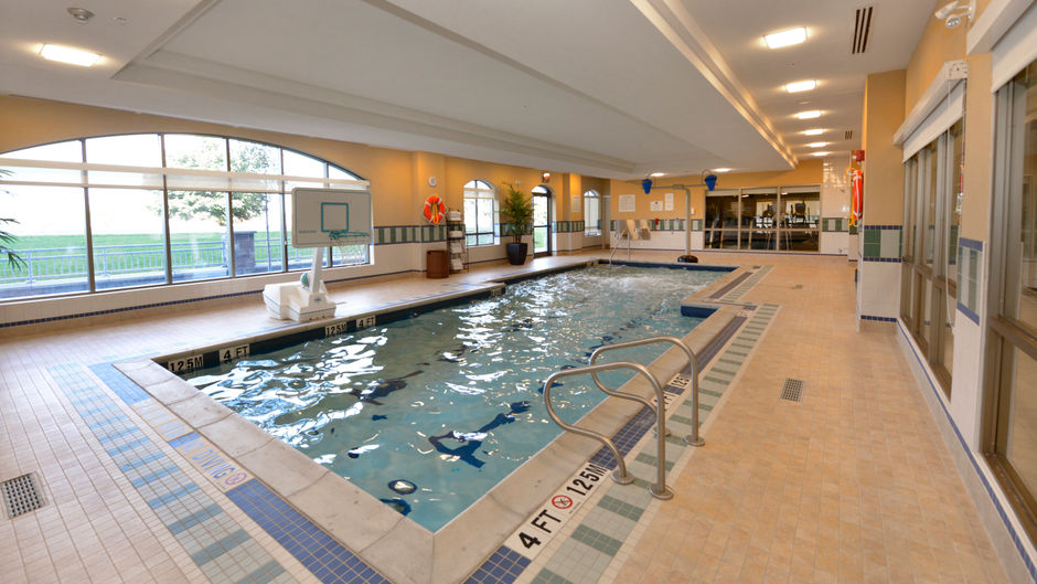 Holiday Inn Express & Stes Waterloo Pool