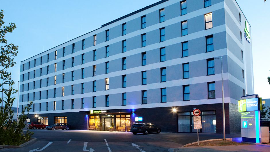 Holiday Inn Express Frankfurt Airport Exterior