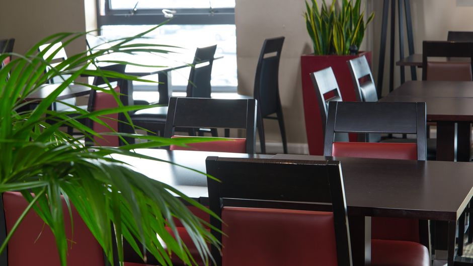 Holiday Inn Express London-Luton Airport Restaurant