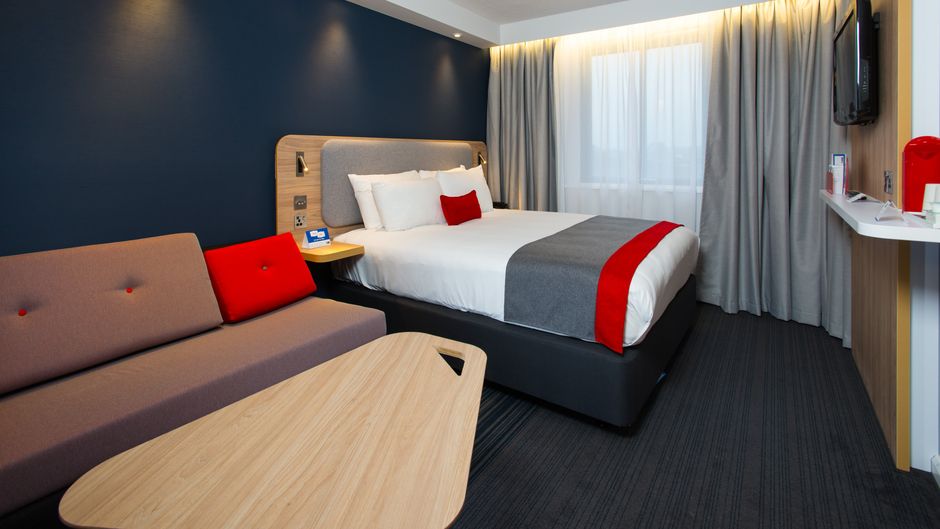 Holiday Inn Express London-Luton Airport Room