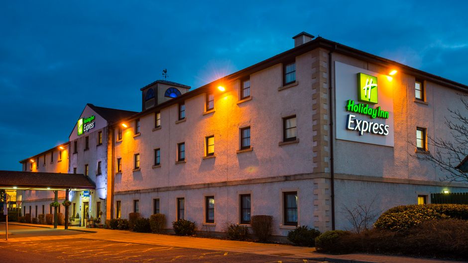 Holiday Inn Express Perth Exterior