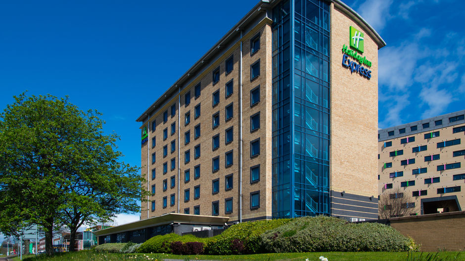 Holiday Inn Express Leeds City Centre Exterior