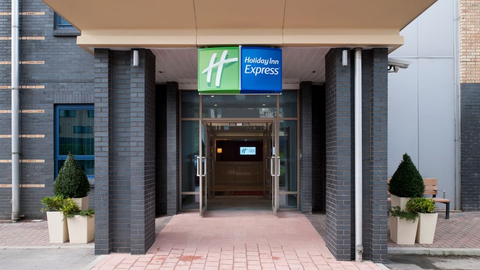 Holiday Inn Express Leeds City Centre Exterior