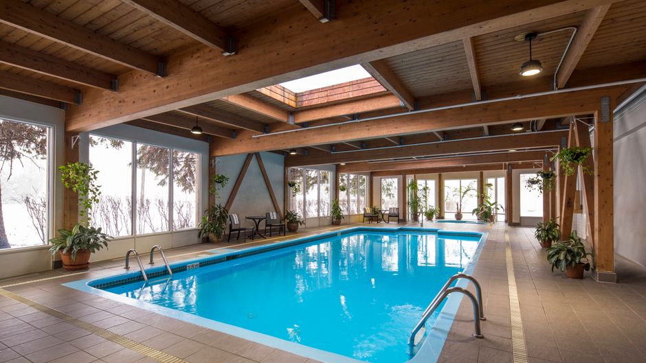 Holiday Inn Montreal Longueuil Pool