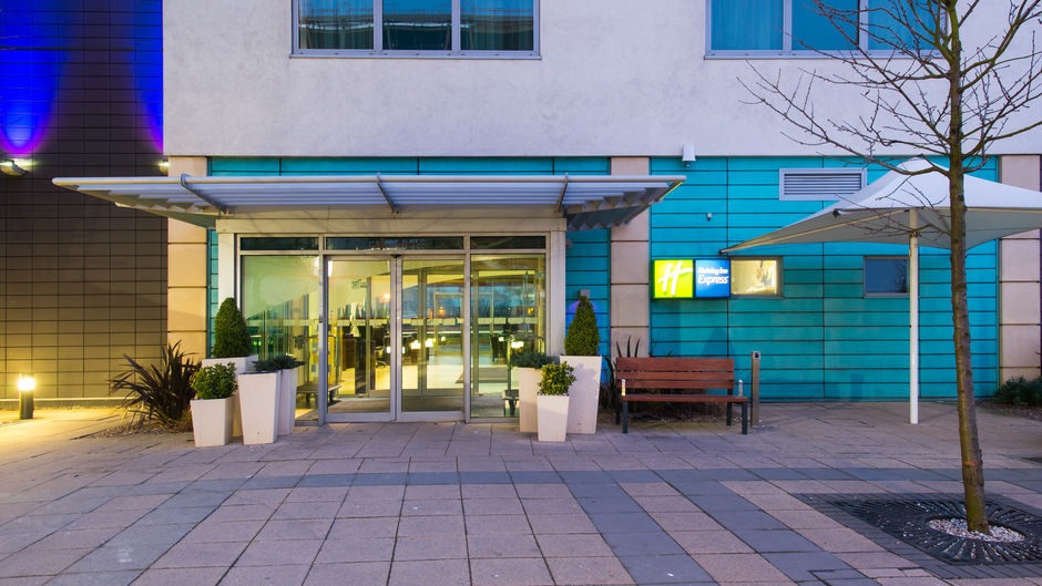 Holiday Inn Express City Centre Exterior