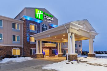Holiday Inn Express & Suites Omaha I-80