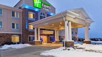 Holiday Inn Express & Suites Omaha I-80
