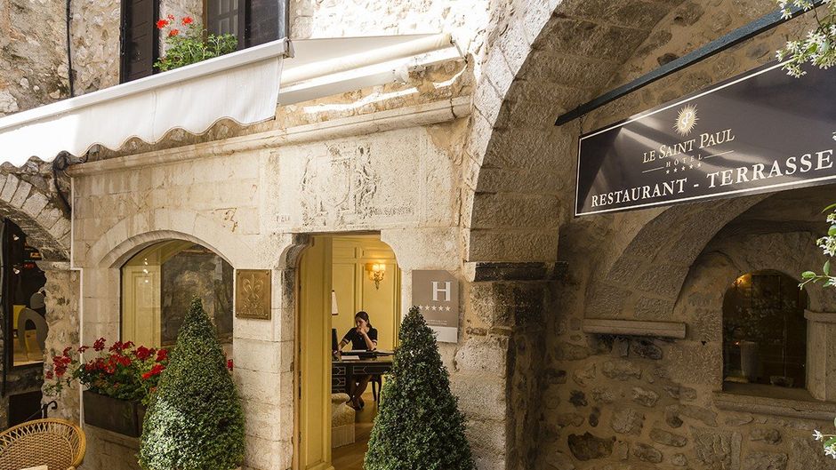 Le St Paul Hotel Exterior