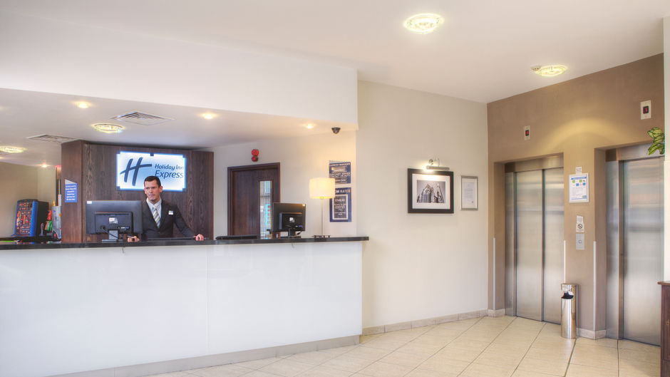 Holiday Inn Express City Ctr Theatreland Lobby
