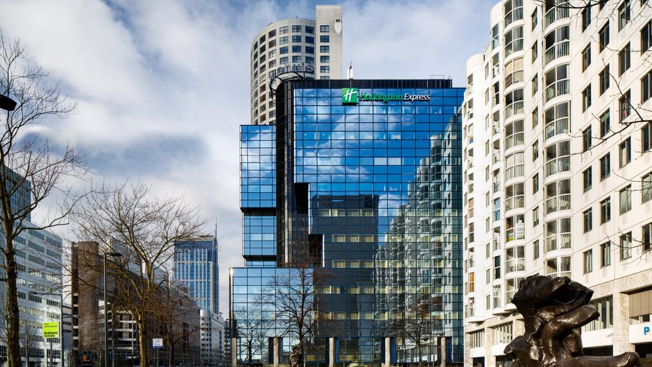 Holiday Inn Express - Central Station Exterior