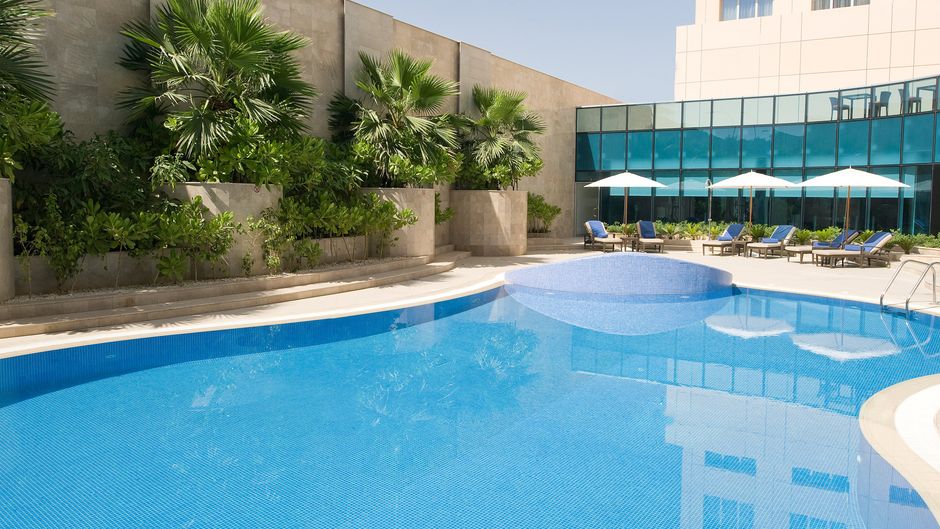 Holiday Inn Muscat Al Seeb Pool