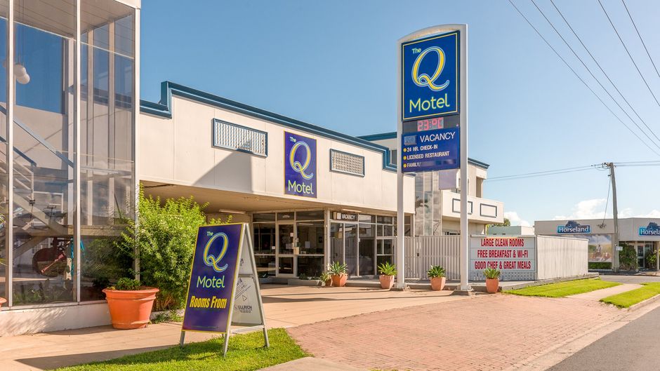 The Q Motel Exterior