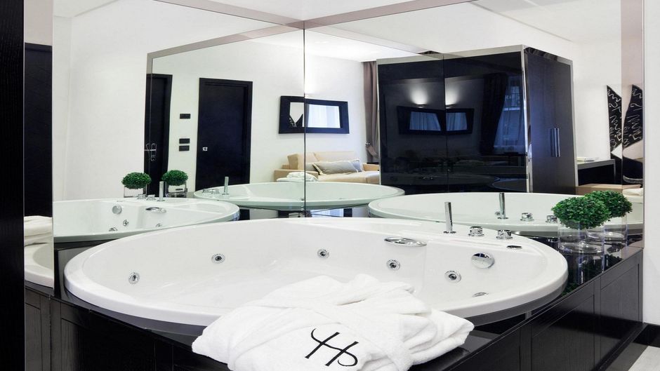 The Hotel Napoleon Suite