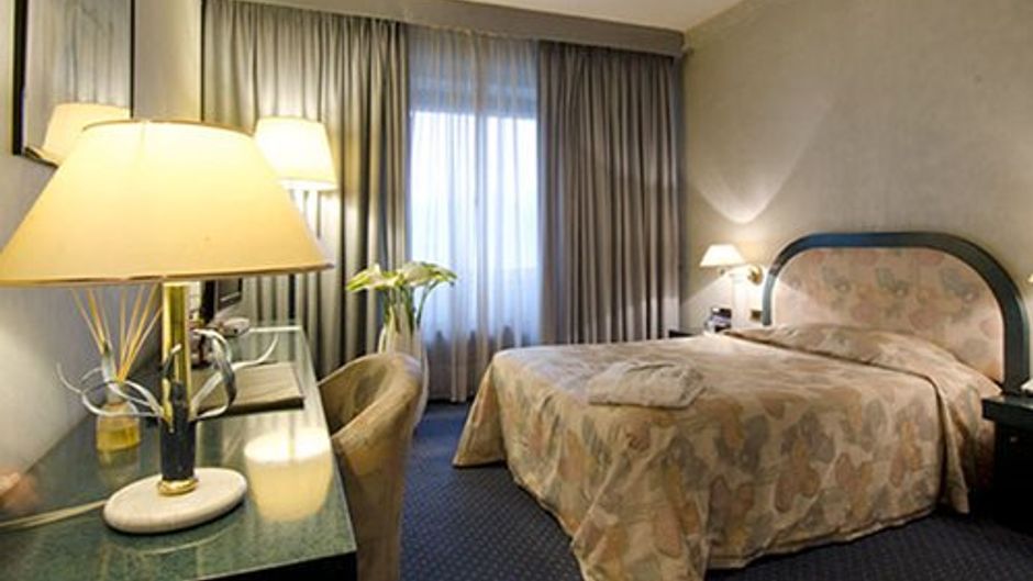 De la Ville Hotel Room
