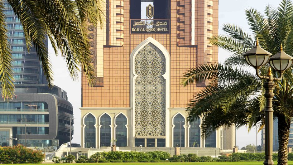 Bab Al Qasr Hotel Exterior