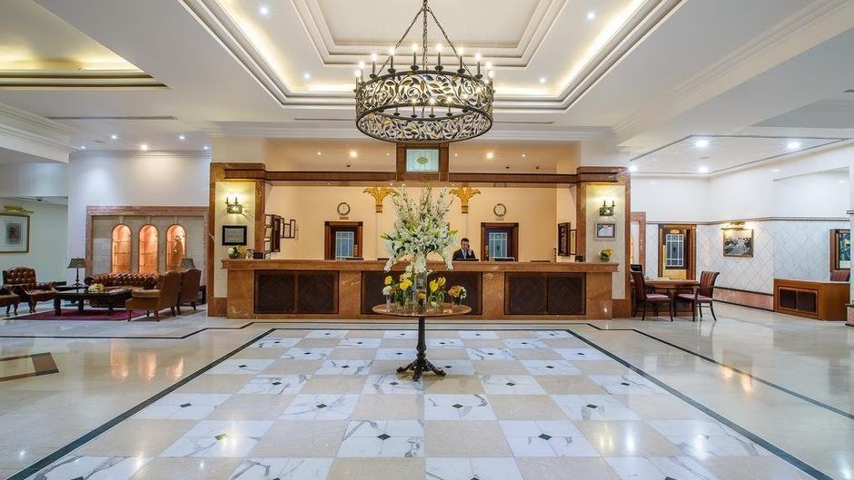 Hotel Holiday International Lobby