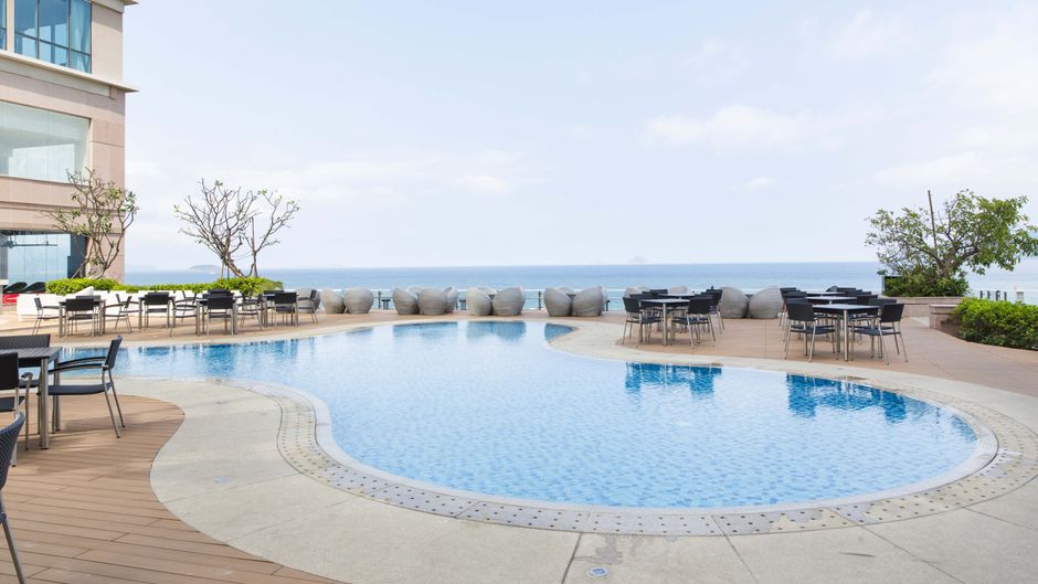 Diamond Bay Resort & Spa Pool