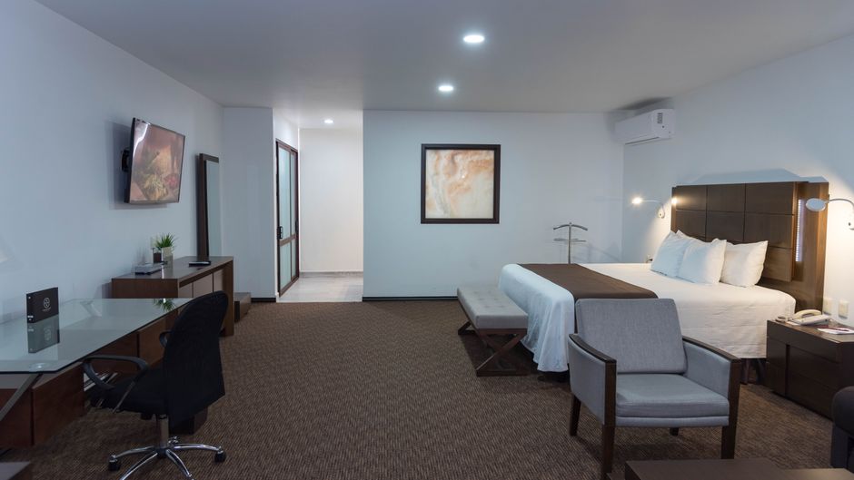 Hotel Fray Junipero Serra Suite