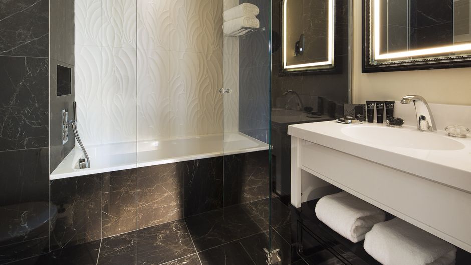 Le Narcisse Blanc & Spa Room