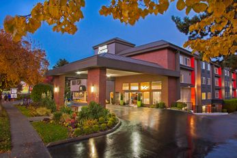 Silver Cloud Inn University