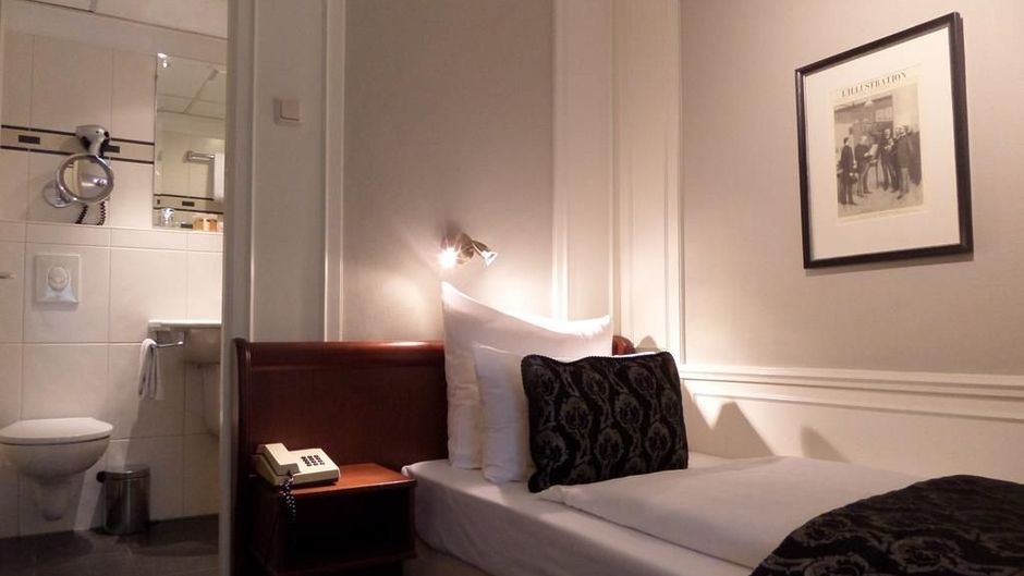 Apollofirst Hotel Room