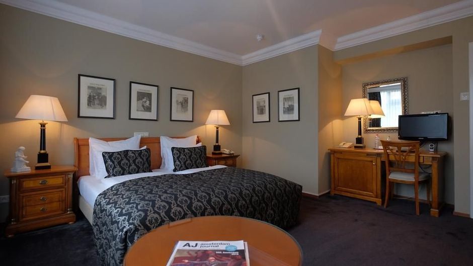 Apollofirst Hotel Room