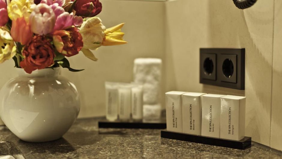 Hotel Favor Room