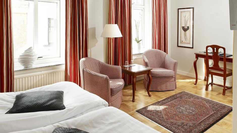Royal Hotel Room