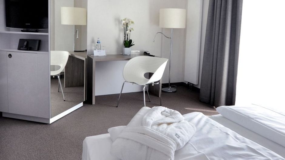 Hotel Schweizer Hof Room