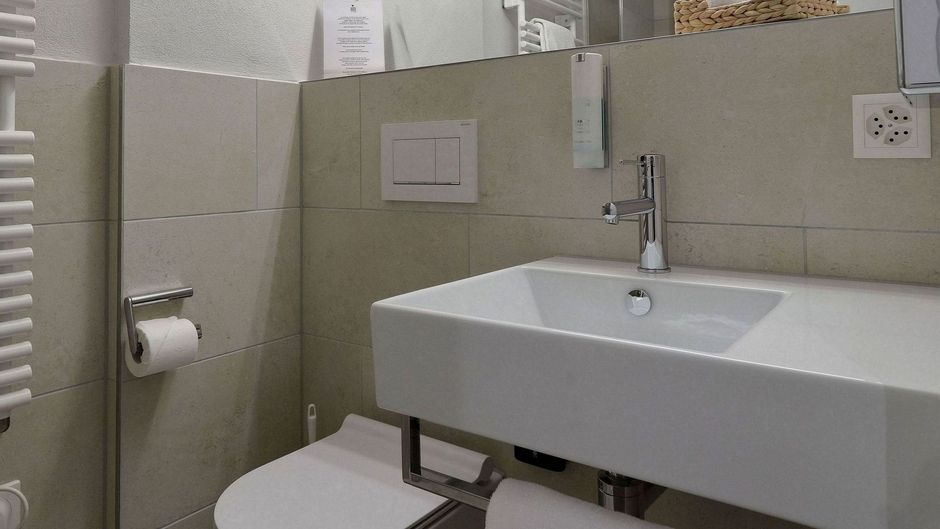Hotel Baeren Bern Room