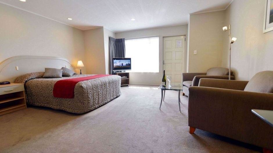 Brougham Heights Motel & Apartments Room