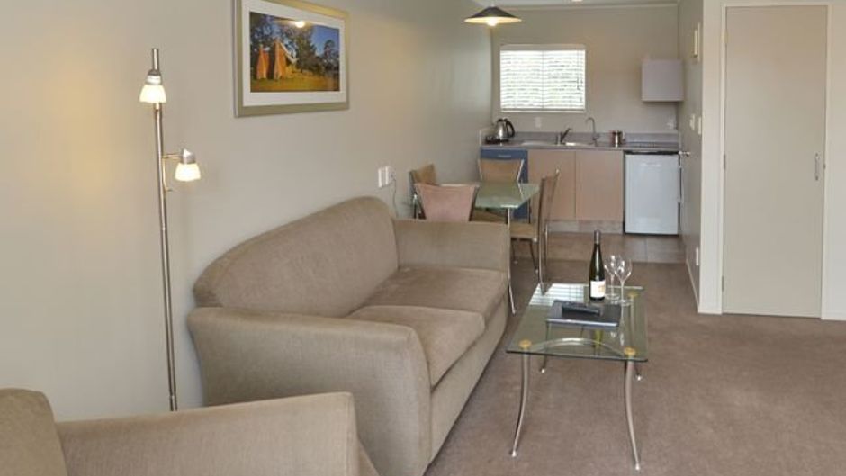 Brougham Heights Motel & Apartments Room