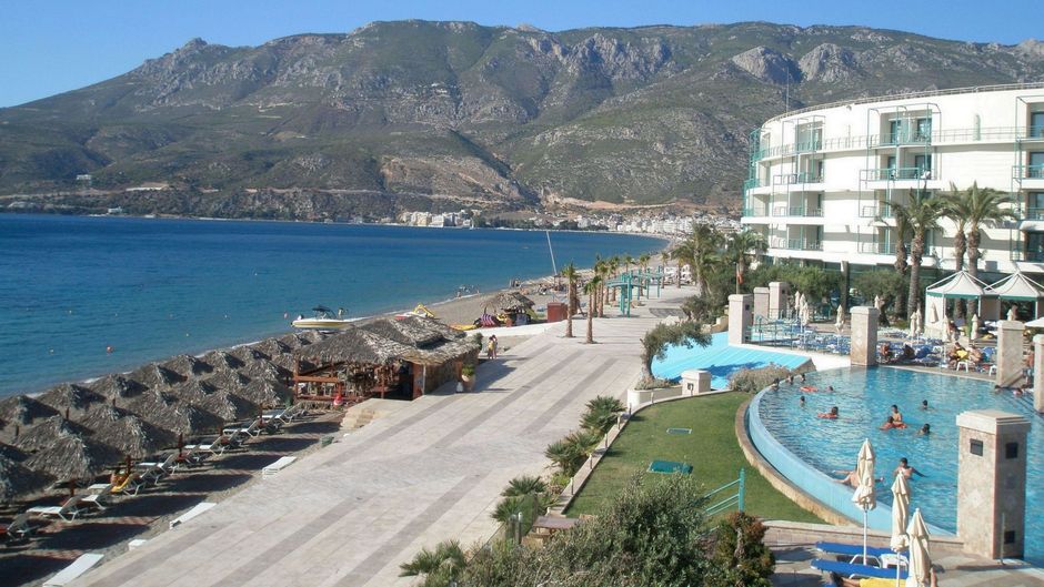Club Hotel Casino Loutraki Exterior